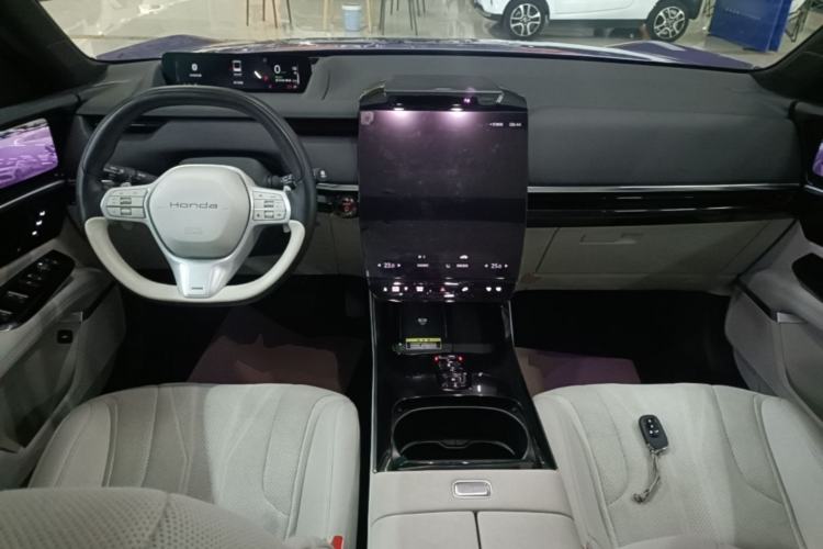 Used Honda P7 2025 Four-Wheel Drive Long-Range Max Center Console