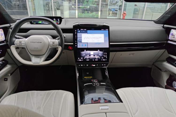 Used Honda P7 2025 Four-Wheel Drive Long-Range Max Center Console