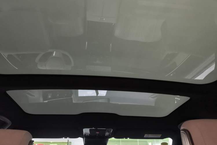 Used Honda P7 2025 Four-Wheel Drive Long-Range Max Headliner