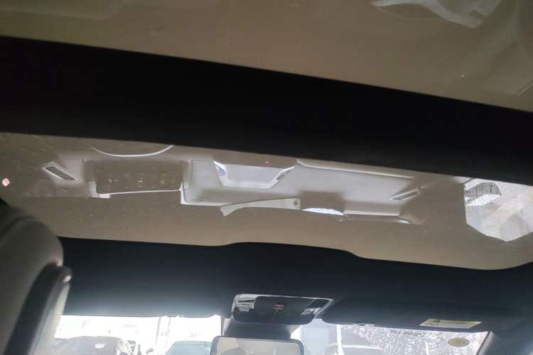 Used Honda P7 2025 Four-Wheel Drive Long-Range Max Headliner