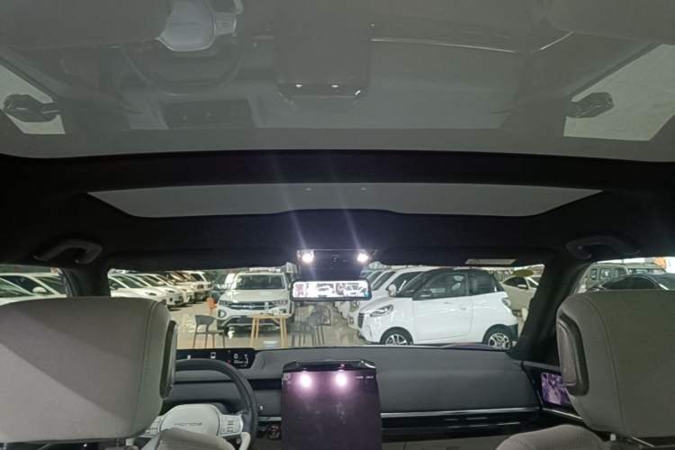 Used Honda P7 2025 Four-Wheel Drive Long-Range Max Headliner