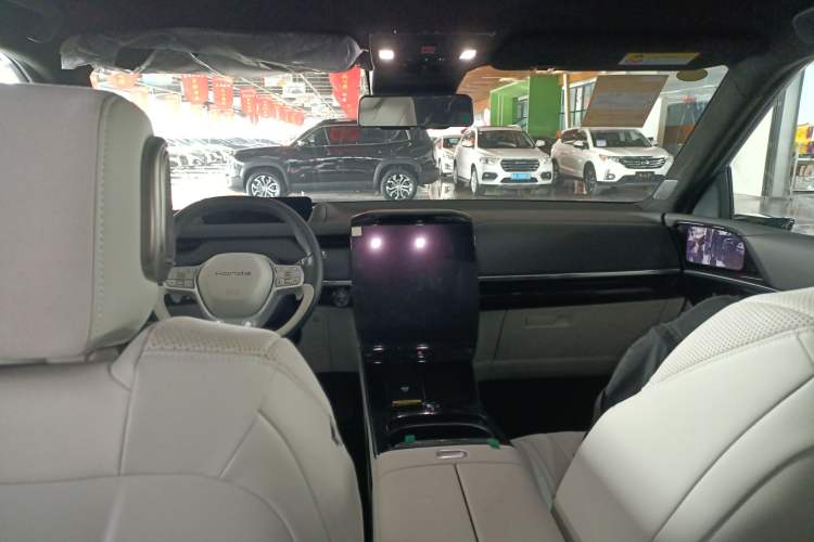 Used Honda P7 2025 Four-Wheel Drive Long-Range Max Interior 2