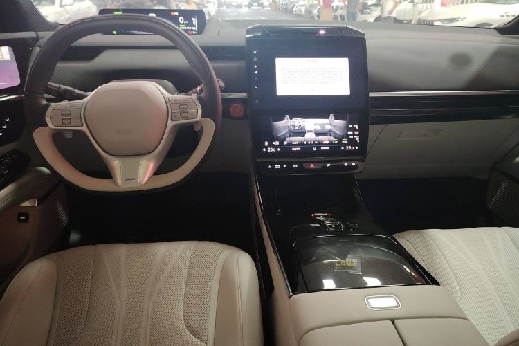 Used Honda P7 2025 Four-Wheel Drive Long-Range Max Interior 2