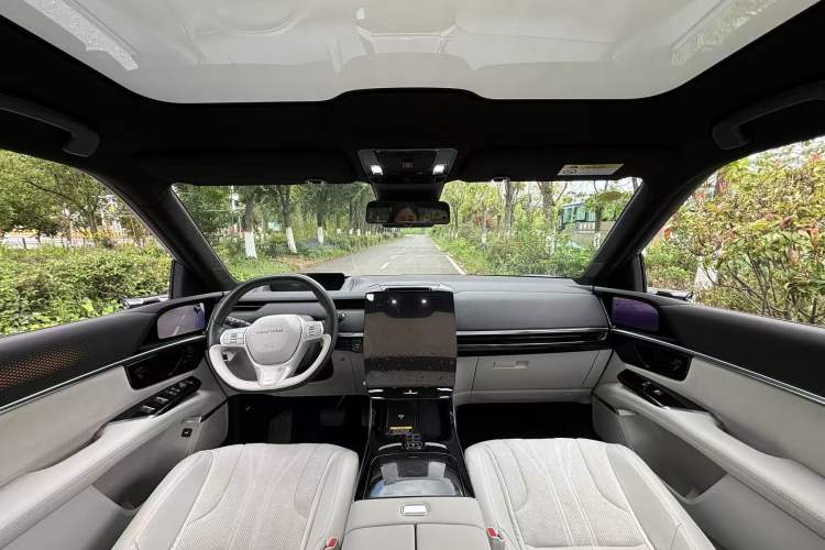 Used Honda P7 2025 Four-Wheel Drive Long-Range Max Interior 3