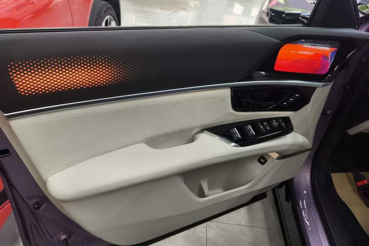 Used Honda P7 2025 Four-Wheel Drive Long-Range Max Left Front Door Interior
