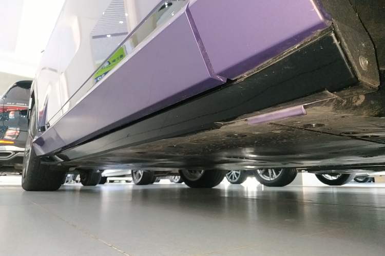Used Honda P7 2025 Four-Wheel Drive Long-Range Max Right Side Sill