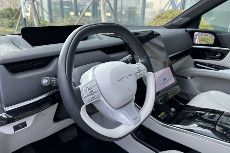 Used Honda P7 2025 Four-Wheel Drive Long-Range Max Steering Wheel