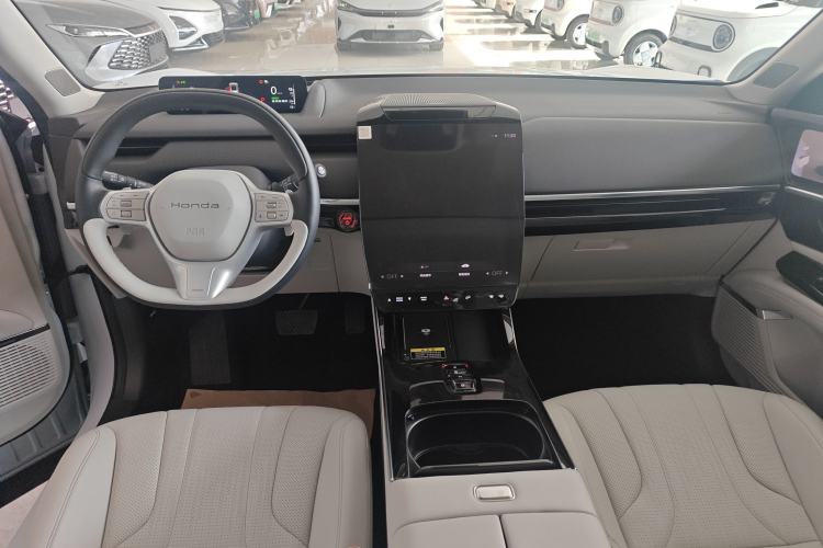 Used Honda P7 2025 Rear-Drive Long-Range Plus Center Console