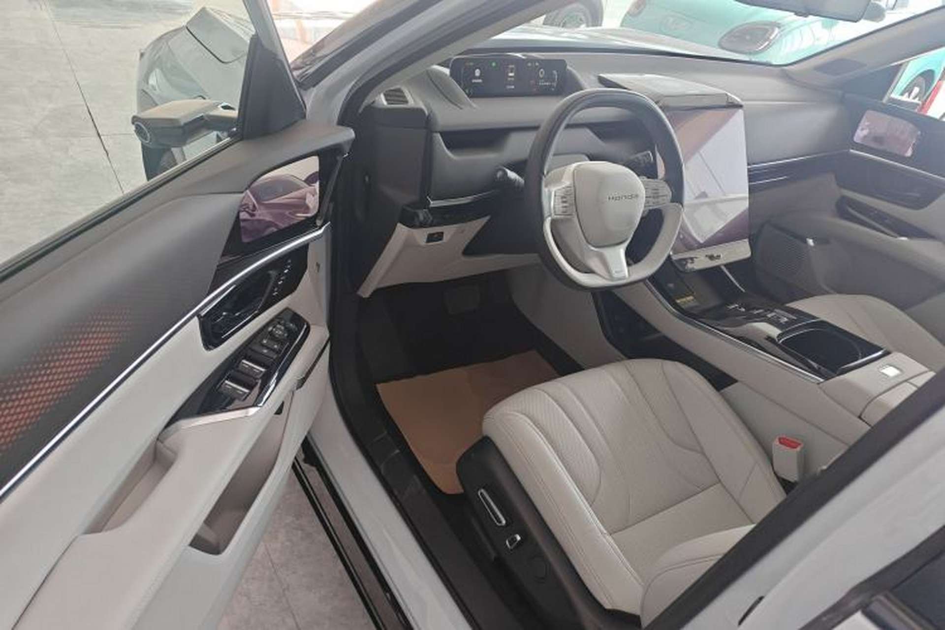 Used Honda P7 2025 Rear-Drive Long-Range Plus Driver Seat