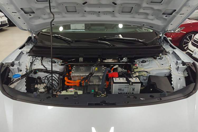 Used Honda P7 2025 Rear-Drive Long-Range Pro Engine Bay