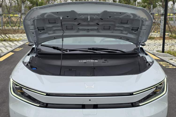 Used Honda P7 2025 Rear-Drive Long-Range Pro Engine Bay