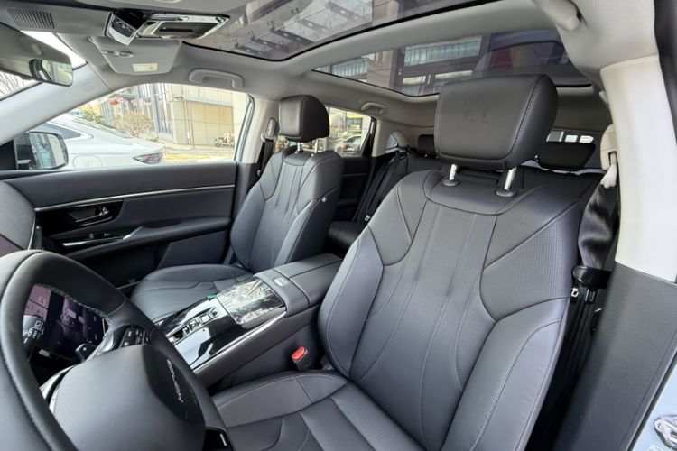 Used Honda P7 2025 Rear-Drive Long-Range Pro Interior 11