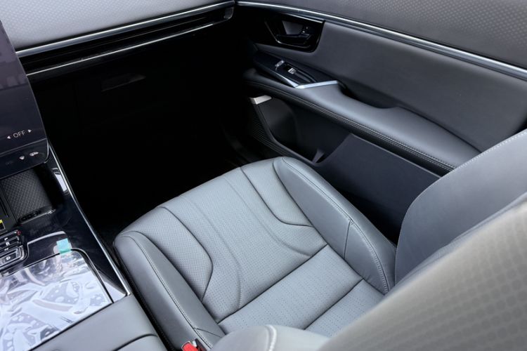 Used Honda P7 2025 Rear-Drive Long-Range Pro Interior 13