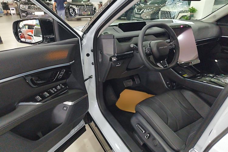 Used Honda P7 2025 Rear-Drive Long-Range Pro Interior 2