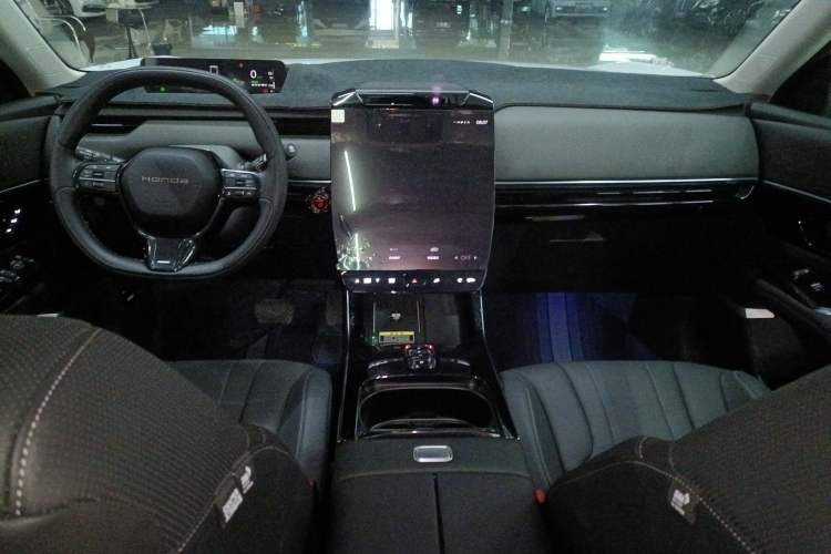 Used Honda P7 2025 Rear-Drive Long-Range Pro Interior 2