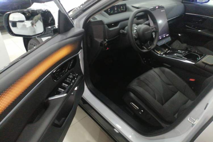Used Honda P7 2025 Rear-Drive Long-Range Pro Interior 3