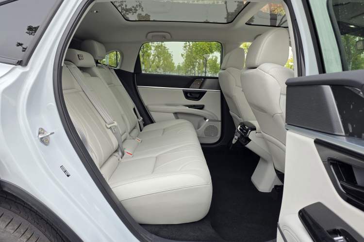 Used Honda P7 2025 Rear-Drive Long-Range Pro Interior 6