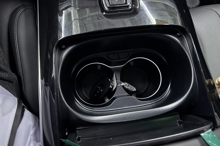 Used Honda P7 2025 Rear-Drive Long-Range Pro Interior 7