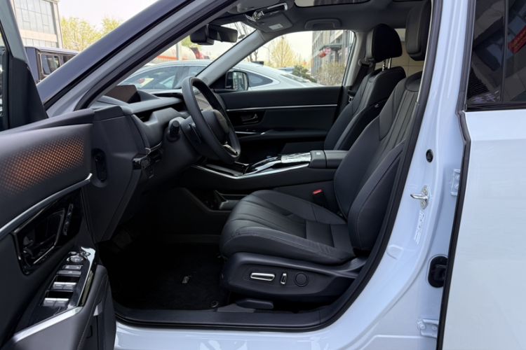 Used Honda P7 2025 Rear-Drive Long-Range Pro Interior 8