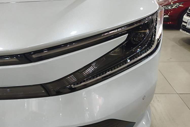 Used Honda P7 2025 Rear-Drive Long-Range Pro Left Front Headlight