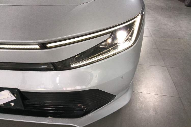Used Honda P7 2025 Rear-Drive Long-Range Pro Left Front Headlight