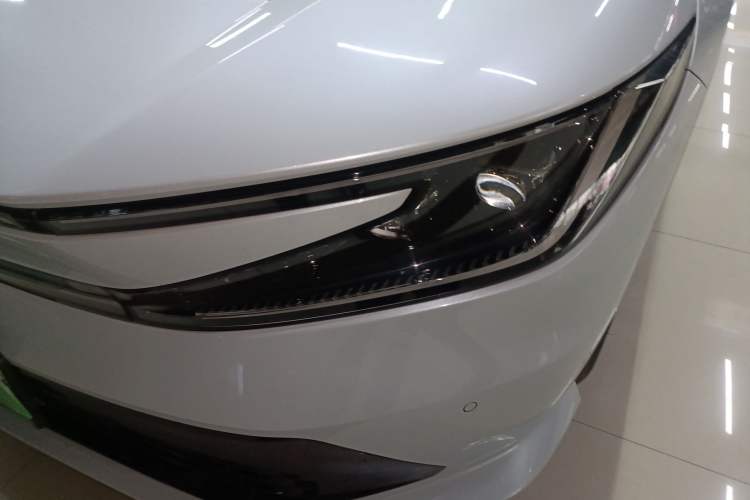 Used Honda P7 2025 Rear-Drive Long-Range Pro Left Front Headlight