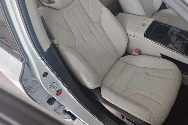 Used Honda P7 2025 Rear-Drive Long-Range Plus Right Front Seat