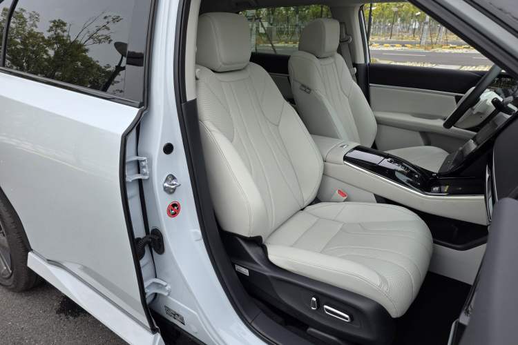 Used Honda P7 2025 Rear-Drive Long-Range Pro Right Front Seat
