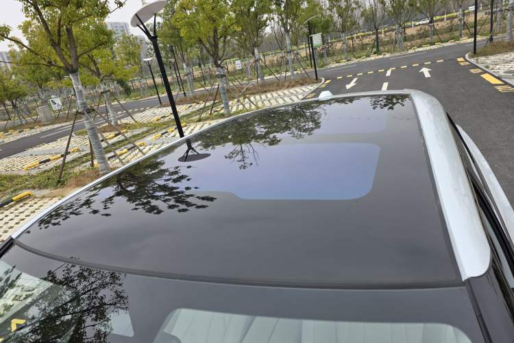 Used Honda P7 2025 Rear-Drive Long-Range Pro Roof