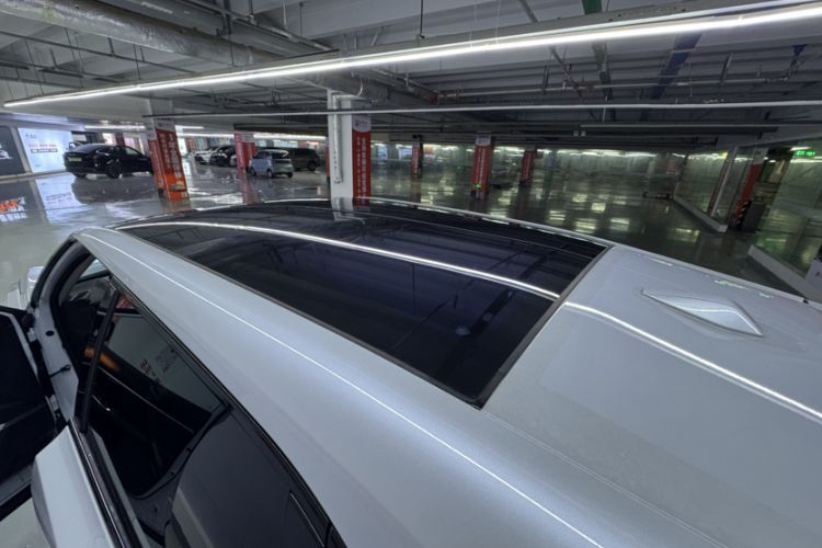 Used Honda P7 2025 Rear-Drive Long-Range Pro Roof