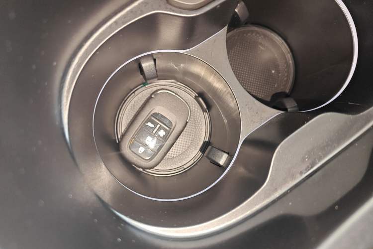 Used Honda P7 2025 Rear-Drive Long-Range Plus Vehicle Key