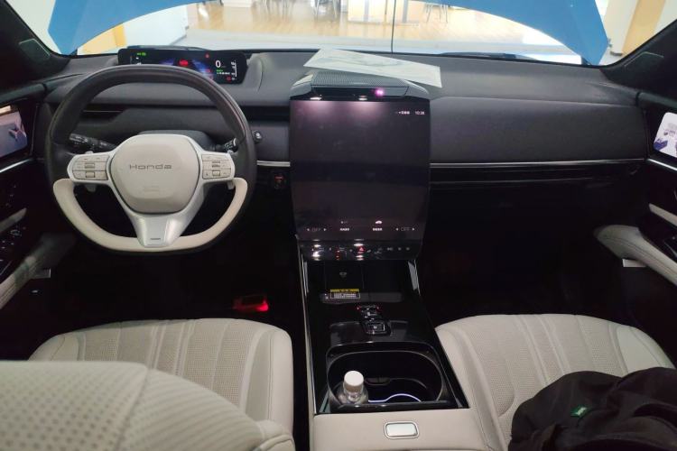 Used Honda S7 2025 Navigator Edition Interior 2