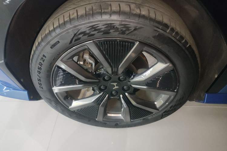 Used Honda S7 2025 Navigator Edition Left Front Wheel Hub