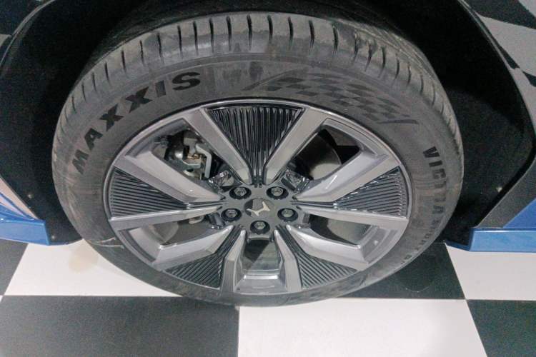 Used Honda S7 2025 Navigator Edition Left Front Wheel Hub