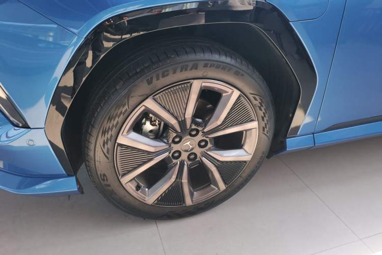 Used Honda S7 2025 Navigator Edition Left Front Wheel Hub