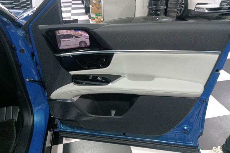 Used Honda S7 2025 Navigator Edition Right Front Door Interior