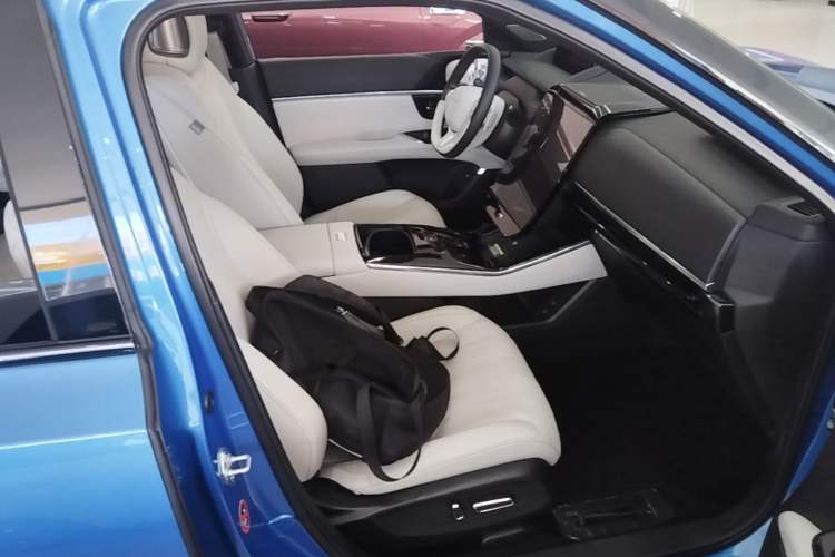 Used Honda S7 2025 Navigator Edition Right Front Seat