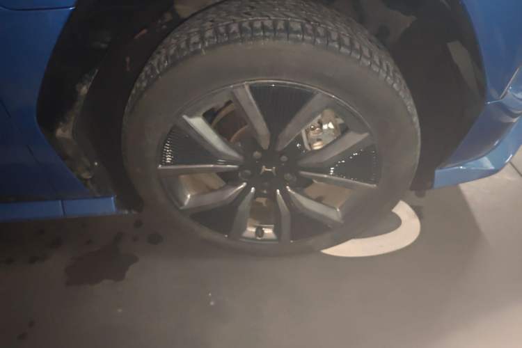 Used Honda S7 2025 Navigator Edition Right Front Wheel Hub