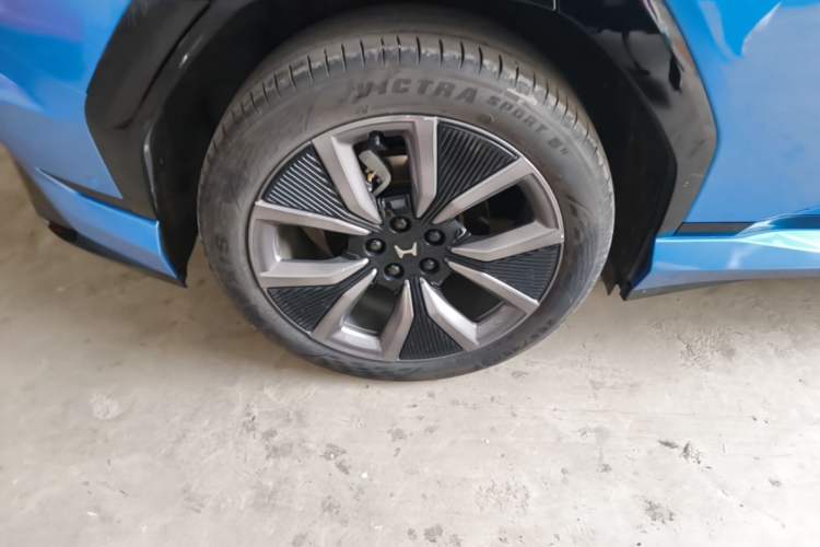 Used Honda S7 2025 Navigator Edition Right Rear Wheel Hub