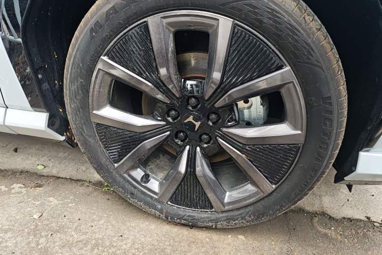 Used Honda S7 2025 Navigator Edition Right Front Wheel Hub
