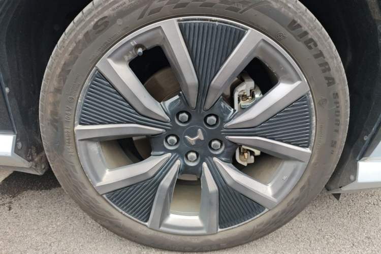 Used Honda S7 2025 Navigator Edition Right Front Wheel Hub