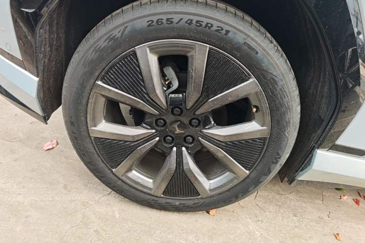Used Honda S7 2025 Navigator Edition Right Rear Wheel Hub