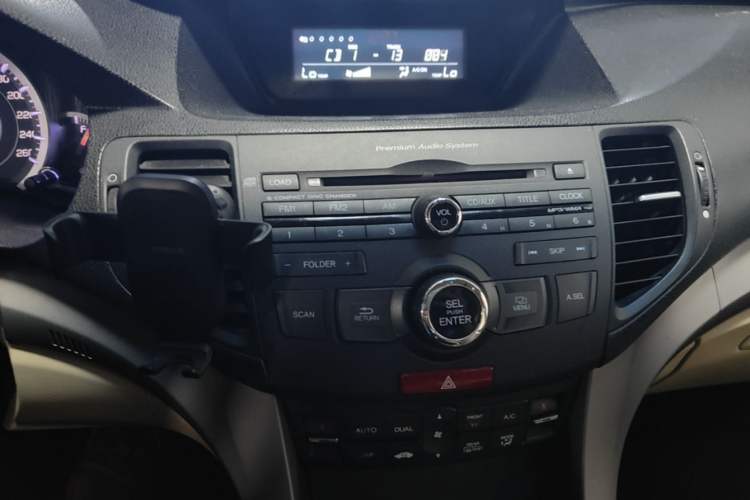 Used Honda Spirior 2009 2.4L Luxury Edition Audio And AC Panel