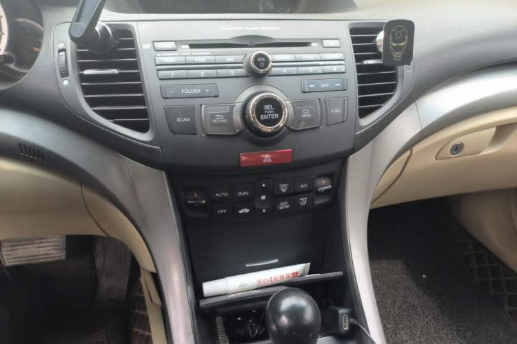 Used Honda Spirior 2009 2.4L Luxury Edition Audio And AC Panel