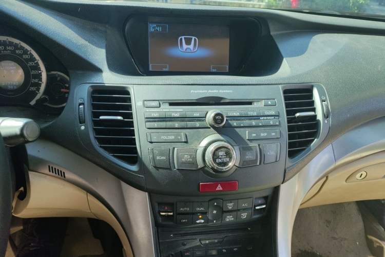 Used Honda Spirior 2009 2.4L Luxury Edition Audio And AC Panel