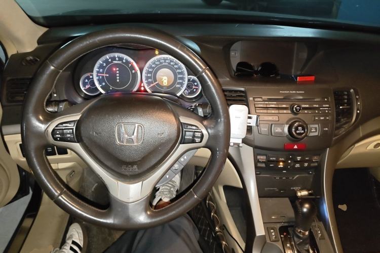 Used Honda Spirior 2009 2.4L Luxury Edition Center Console
