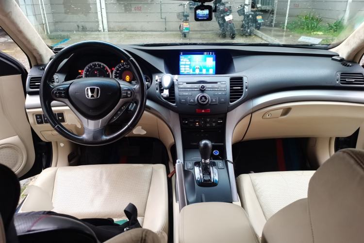 Used Honda Spirior 2009 2.4L Luxury Edition Center Console