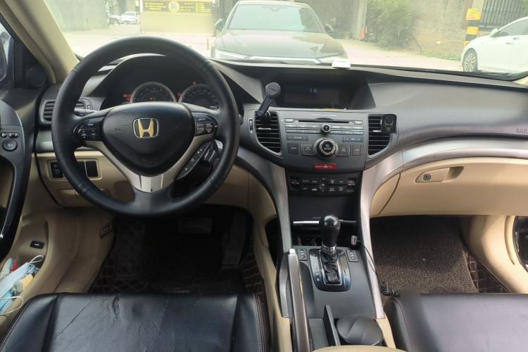 Used Honda Spirior 2009 2.4L Luxury Edition Center Console