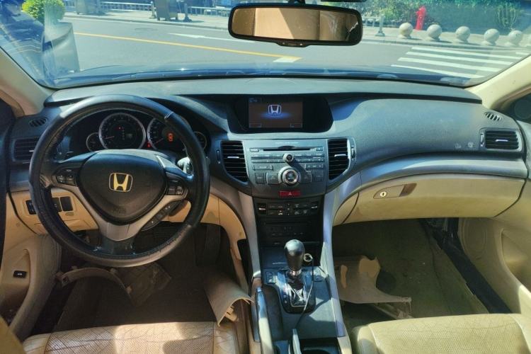 Used Honda Spirior 2009 2.4L Luxury Edition Center Console