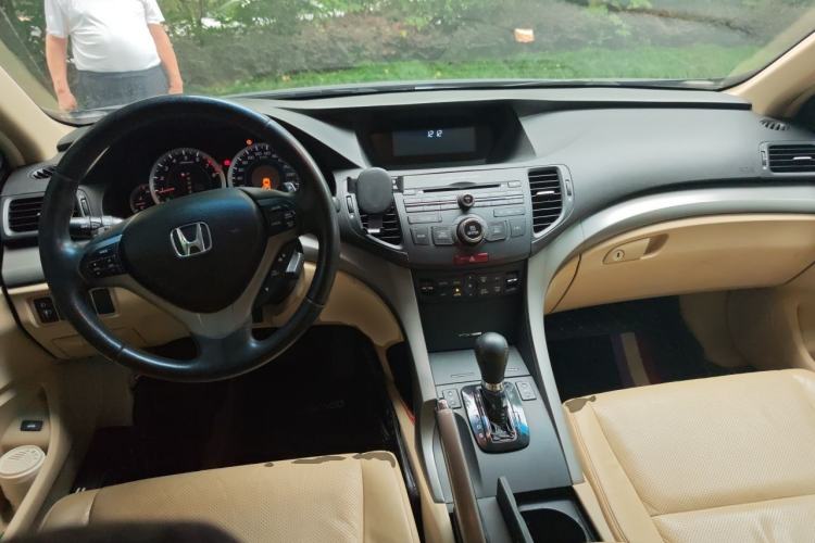 Used Honda Spirior 2009 2.4L Luxury Edition Center Console